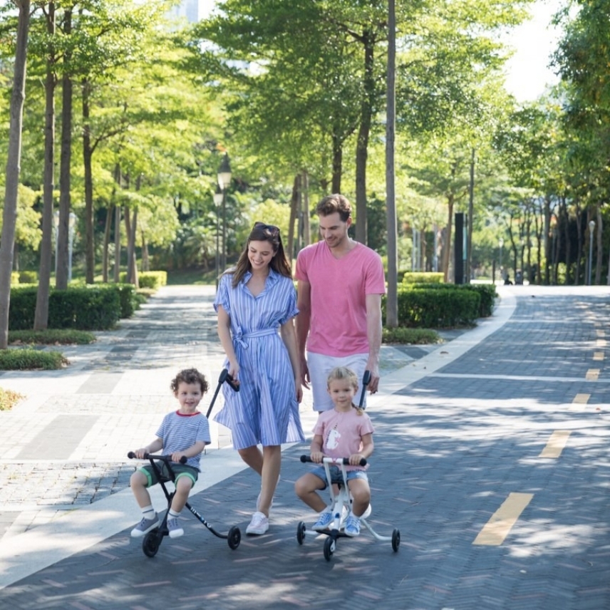 large-Micro-Trike-Mixed-Black-White